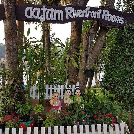 Aajam Riverfront Rooms Канчанабури Экстерьер фото